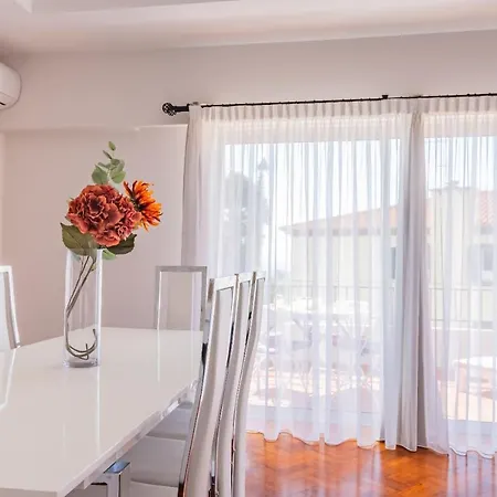 Jasmineiro - By Wehost * Funchal (Madeira)