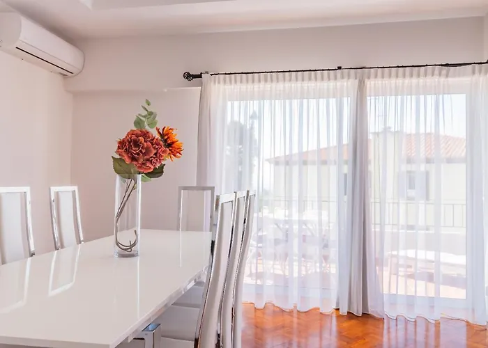 Jasmineiro - By Wehost * פונשל