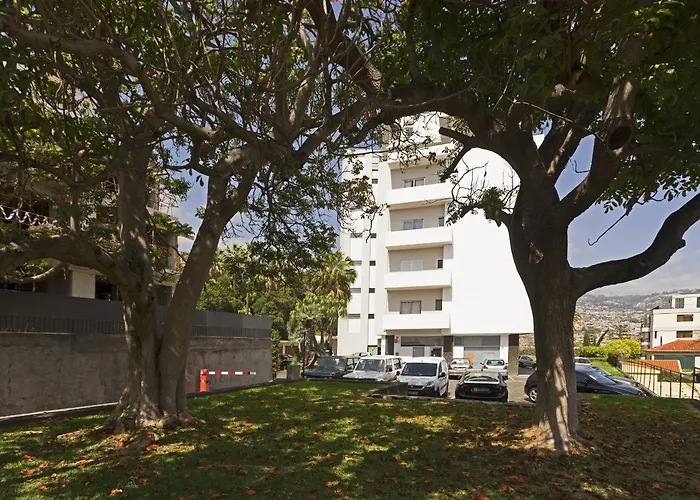 Jasmineiro - By Wehost Funchal (Madeira)
