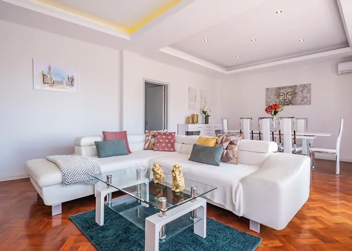 Jasmineiro - By Wehost פונשל